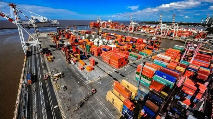 El superávit comercial se redujo a USD 204 millones en abril