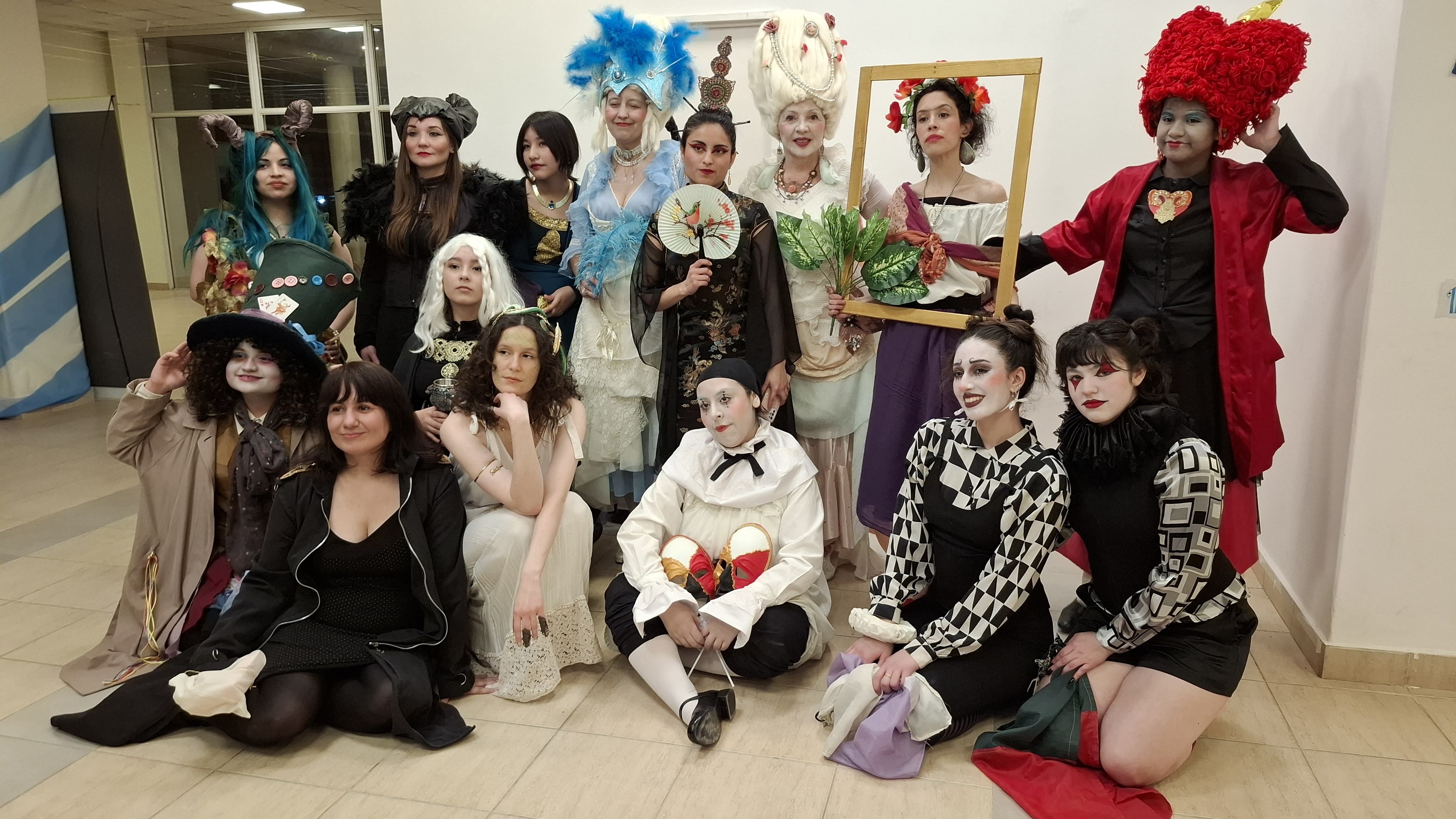 El taller de Maquillaje de la escuela municipal de Teatro celebró su 10° aniversario con un gran desfile show