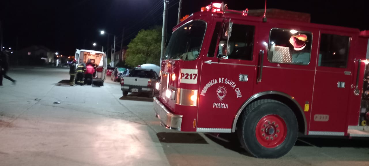 Accidente entre móvil policial y vehículo particular durante patrullaje en Puerto Deseado