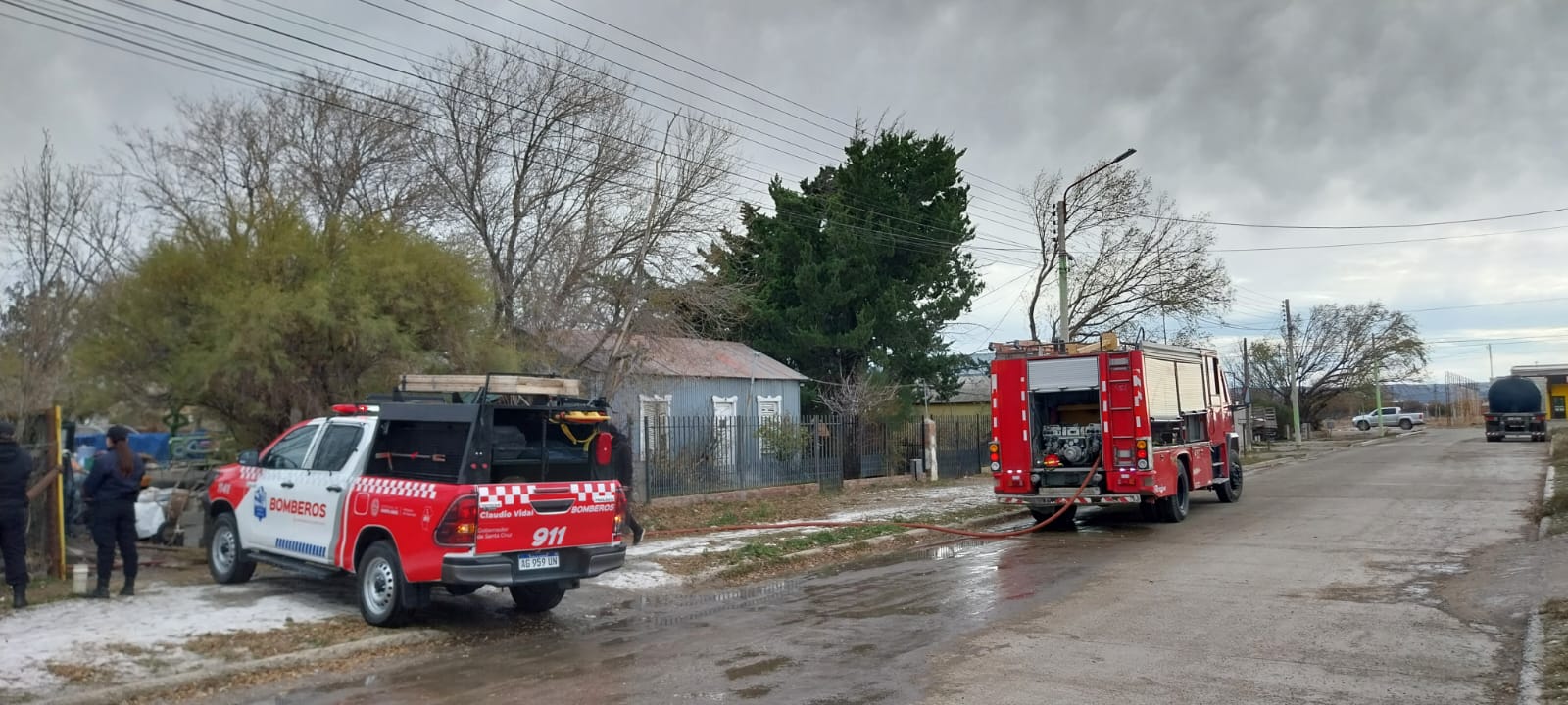 Incendio de vehículo en galpón