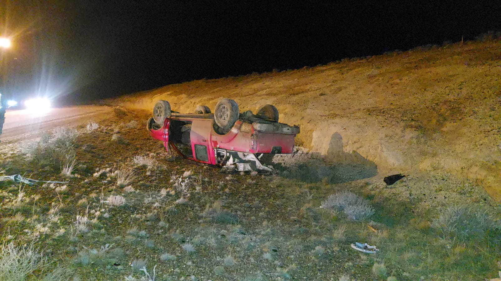 Intervención preventiva ante vuelco vehicular en acceso a Puerto Deseado
