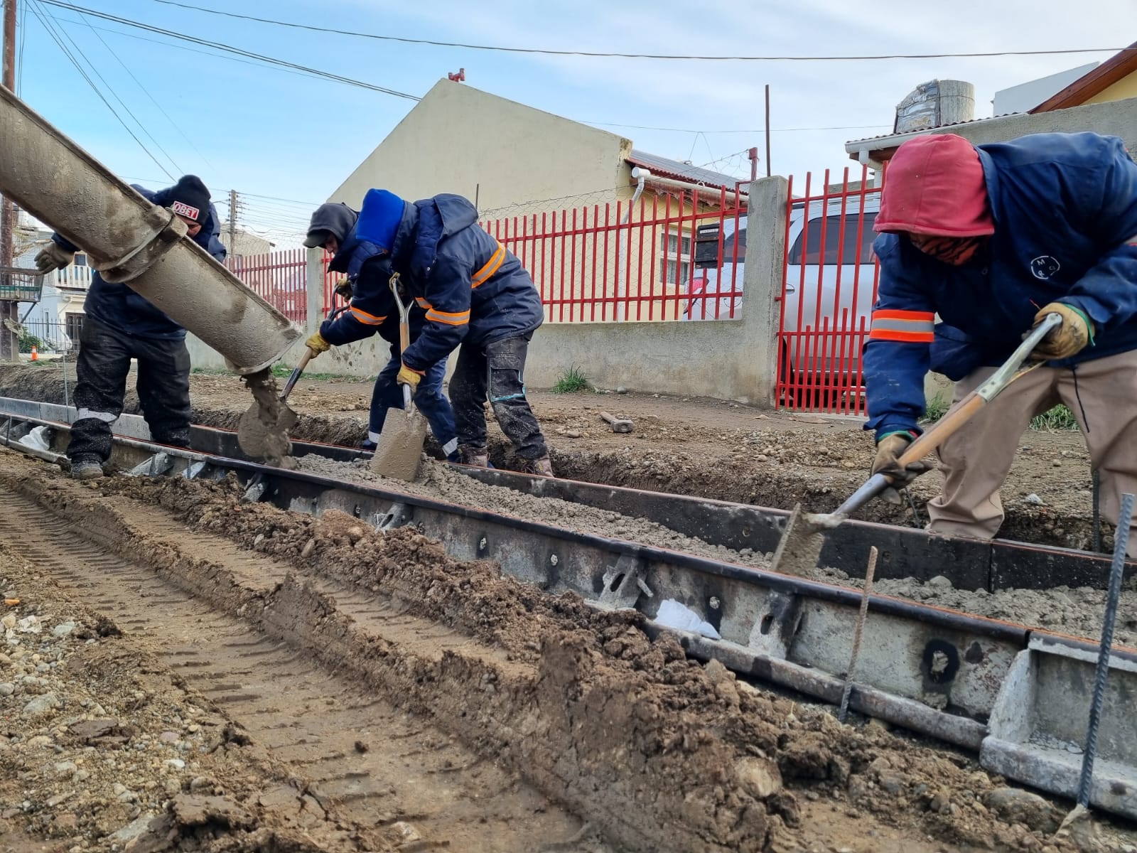 El Municipio de Río Gallegos avanza con la construcción de cordones cuneta en el barrio Juan Pablo II