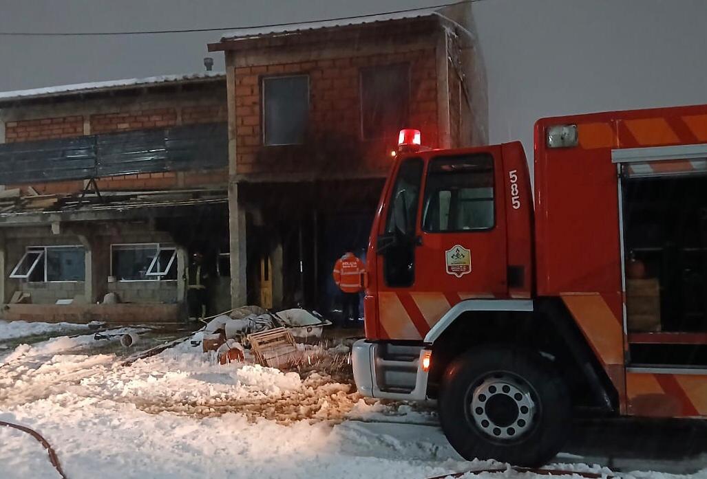PRINCIPIO DE INCENDIO EN VIVIENDA DE BARRIO YCRT FUE CONTROLADO POR BOMBEROS