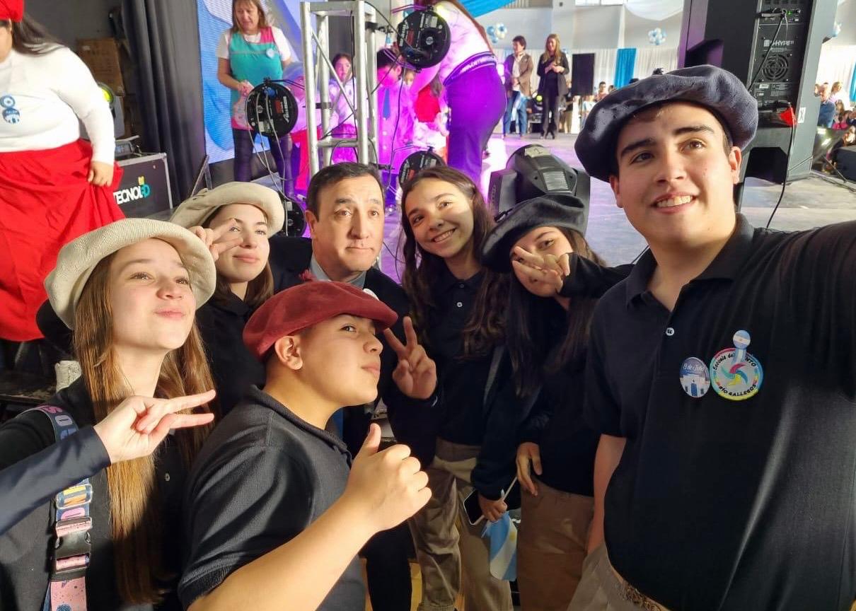 La comunidad riogalleguense se reunió para celebrar la Independencia Argentina