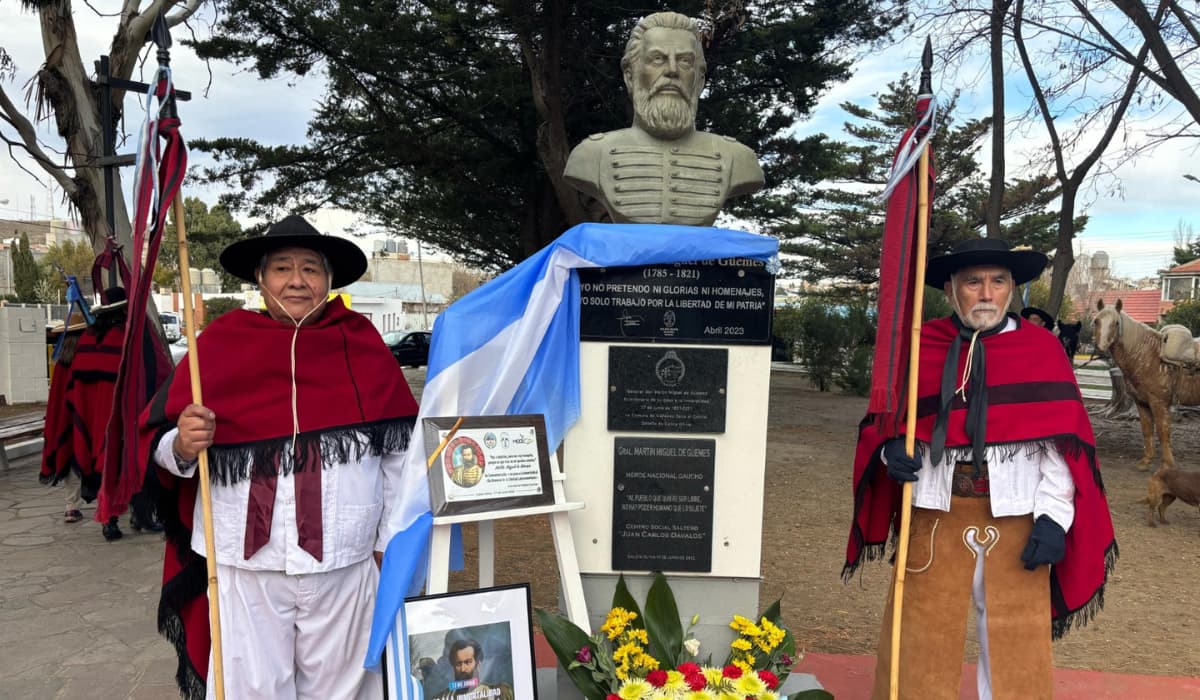 Caleta Olivia homenajeó a Martín Miguel de Güemes en un emotivo acto con fuerte impronta cultural