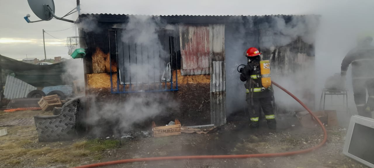 Incendio accidental en vivienda de calle 41 y 82, del Barrio 22 de Septiembre