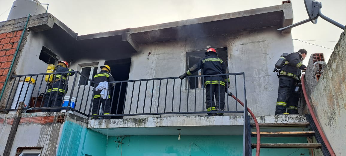 Incendio en una vivienda de Puerto Deseado fue rápidamente controlado por bomberos