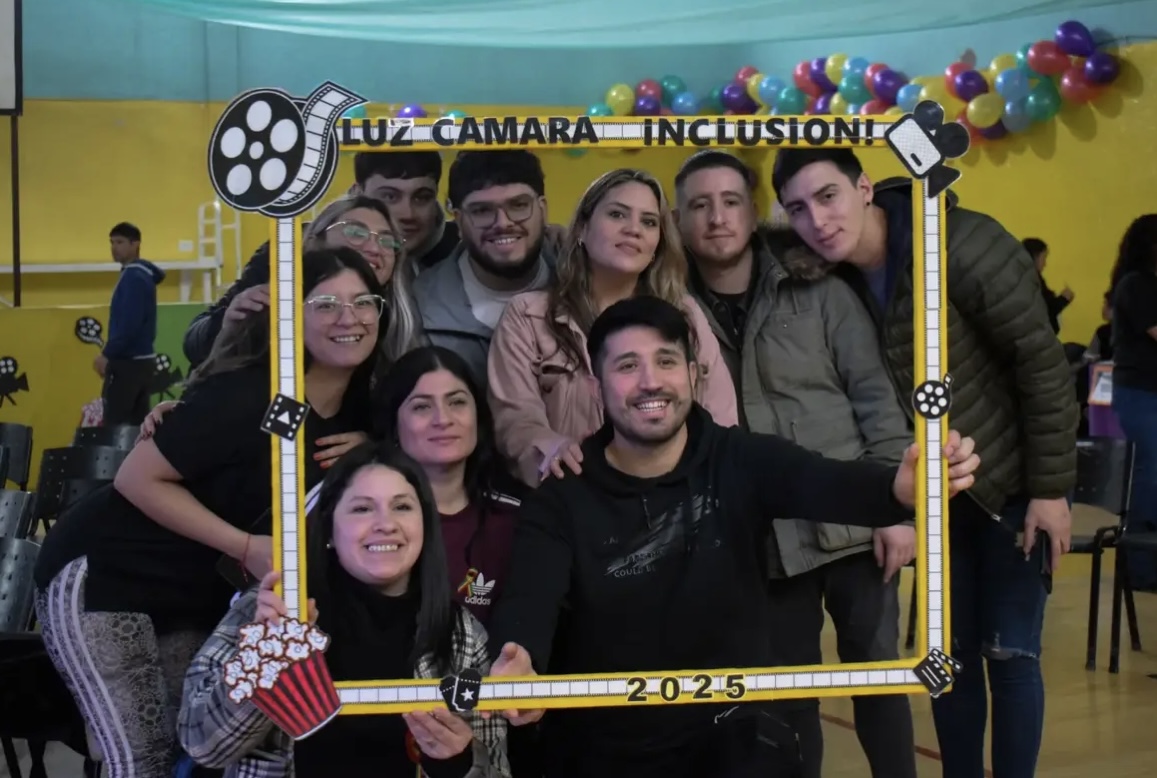 Con gran acompañamiento, se realizó la primera varieté artística “Luz, cámara, inclusión” del Municipio de Río Gallegos